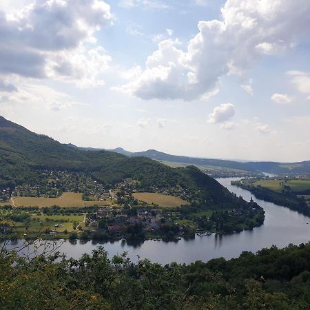 Garsoniera V Roddinem Dome Vendégház Dubice Kültér fotó