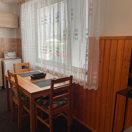 Garsoniera V Roddinem Dome Vendégház Dubice Kültér fotó